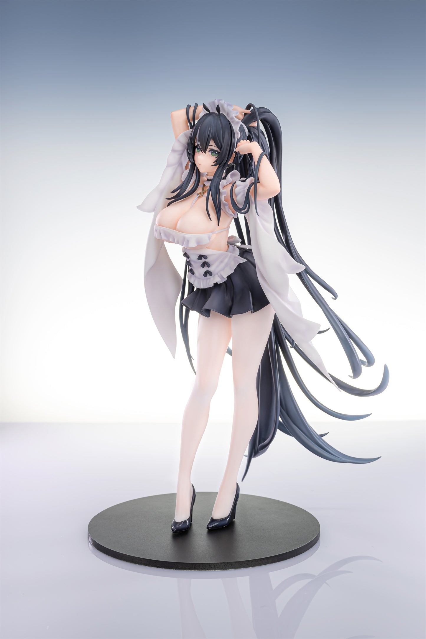 Azur Lane INDOMITABLE MS. MOTIVATIONLESS MAID VER. 1/6 Figure