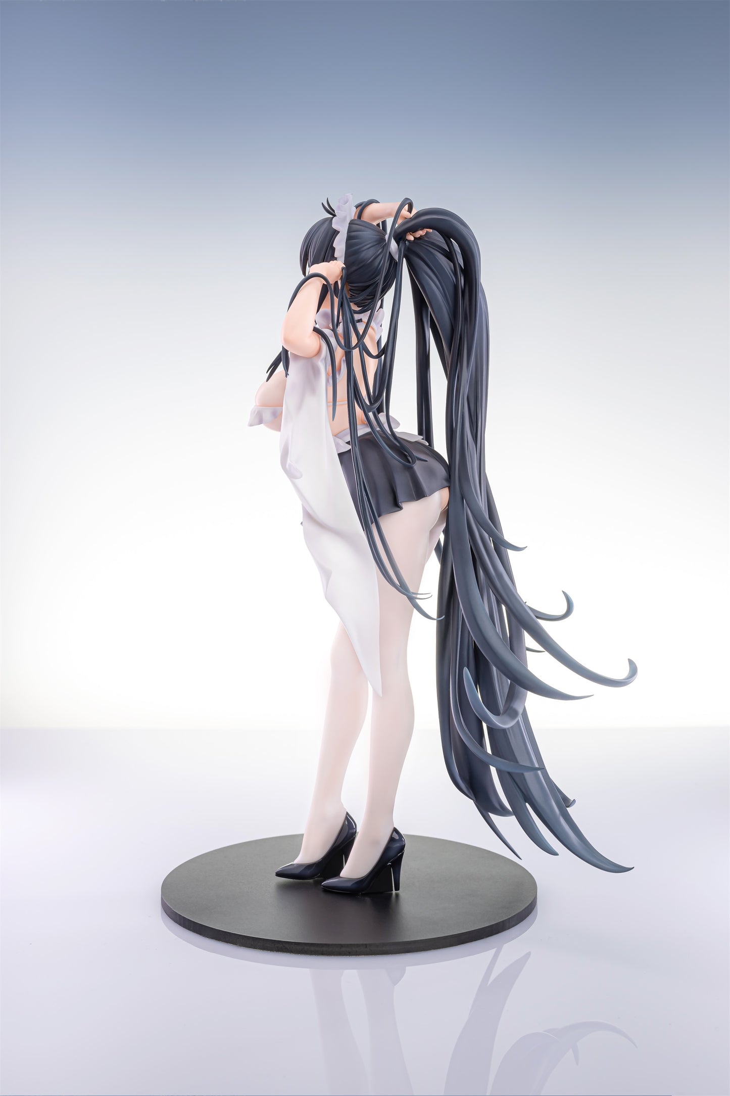 Azur Lane INDOMITABLE MS. MOTIVATIONLESS MAID VER. 1/6 Figure