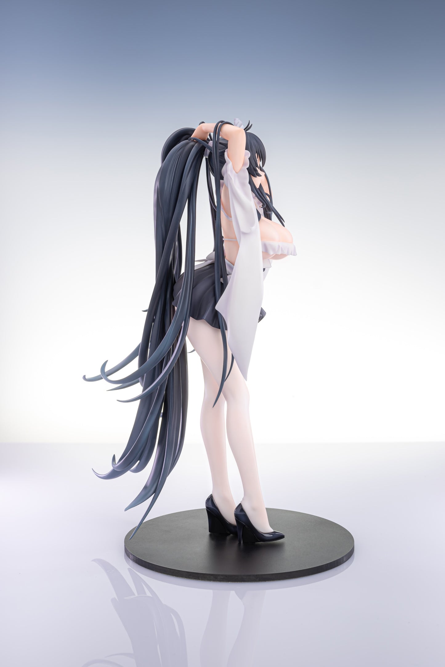 Azur Lane INDOMITABLE MS. MOTIVATIONLESS MAID VER. 1/6 Figure